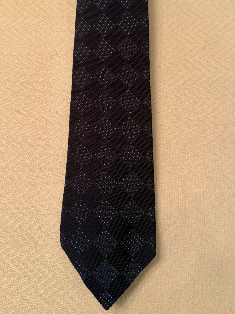 Lauren Ralph Lauren Men’s Silk Neck Tie – Blue Geometric Diamond Pattern – USA